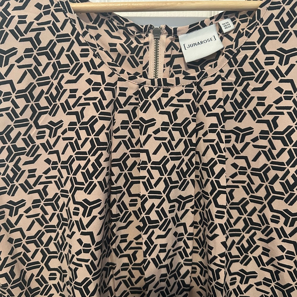 Black and beige/tan patterned women's blouse